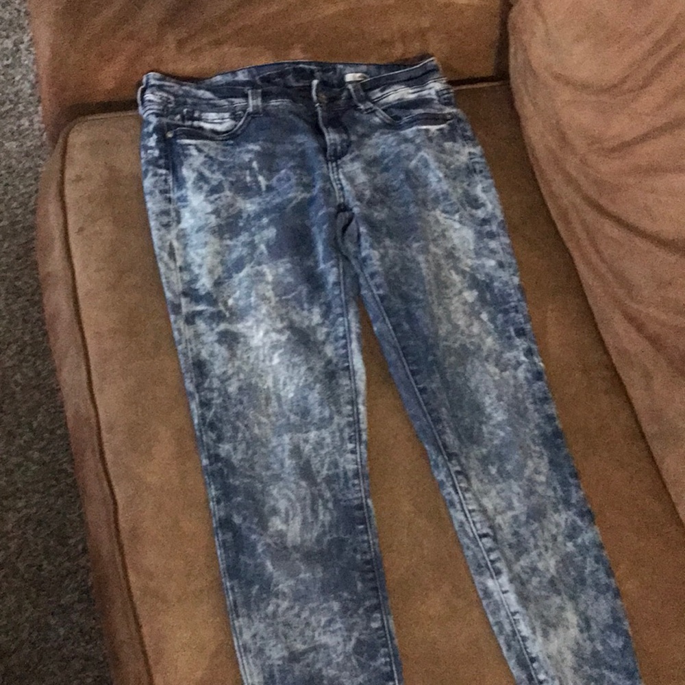 Skinny jeans with a blue and white smoke effect